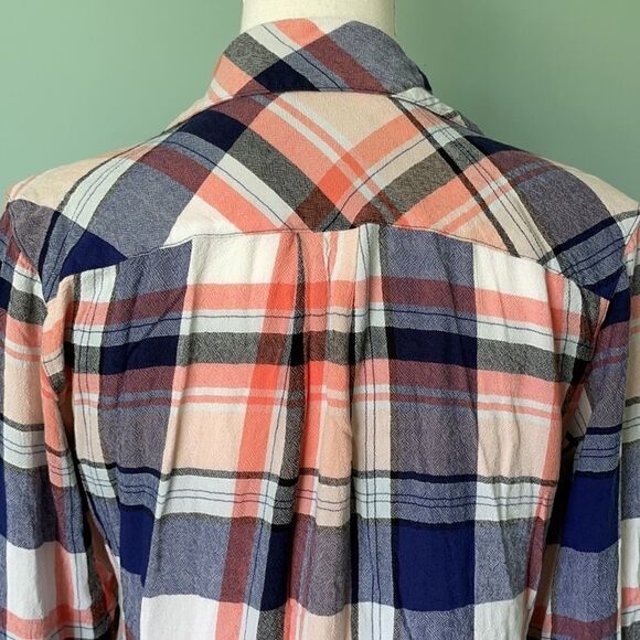 Guess Sheer Plaid Button Down Size Medium - Picture 5 of 5